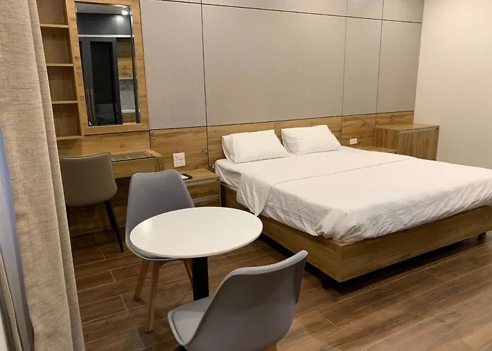 Hometel Gia Hung Khang Hạ Long